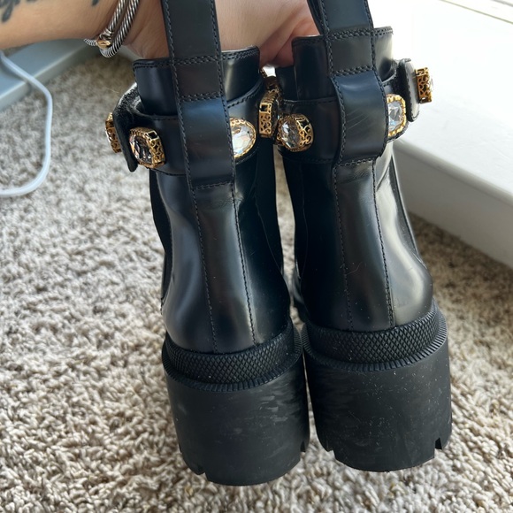 Gucci Chunky Leather Boot with Removable Gem/ GG belt 😍 both dust bags included! - Picture 10 of 14